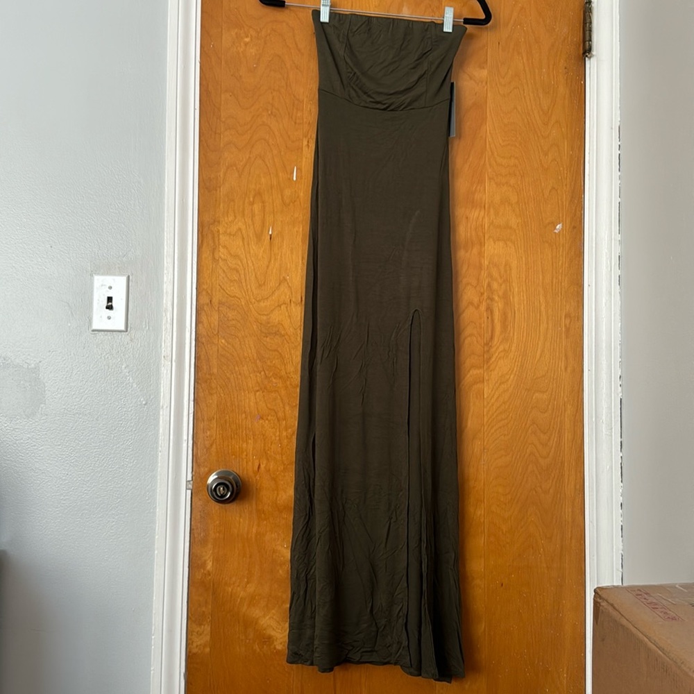BNWT LuLu’s Olive Green Front Slit Maxi Dress!